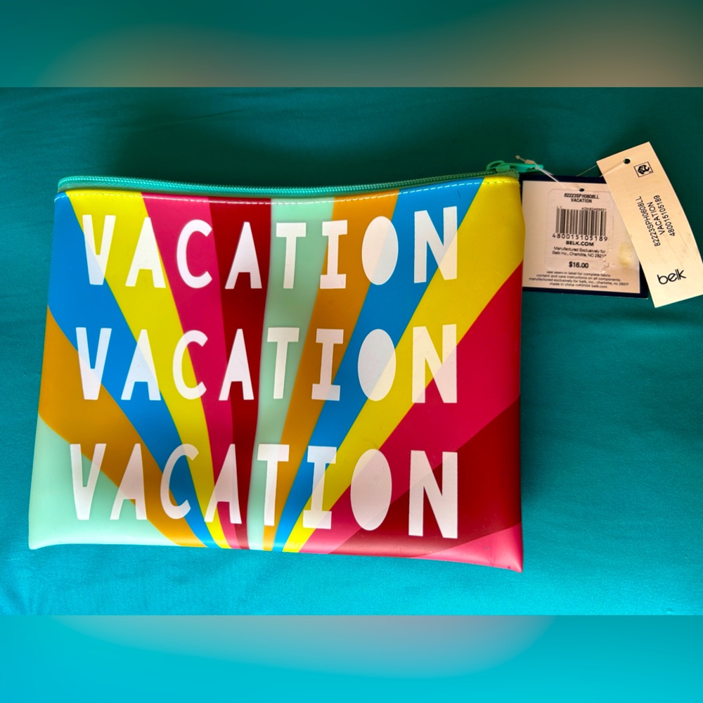 👑 crown & ivy Vacation, Vacation, Vacation small zipper pouch